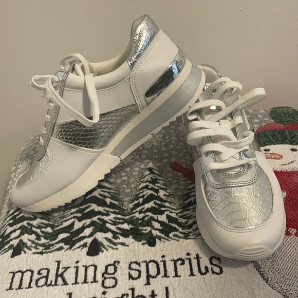 Tenis MK - Picture 1 of 3